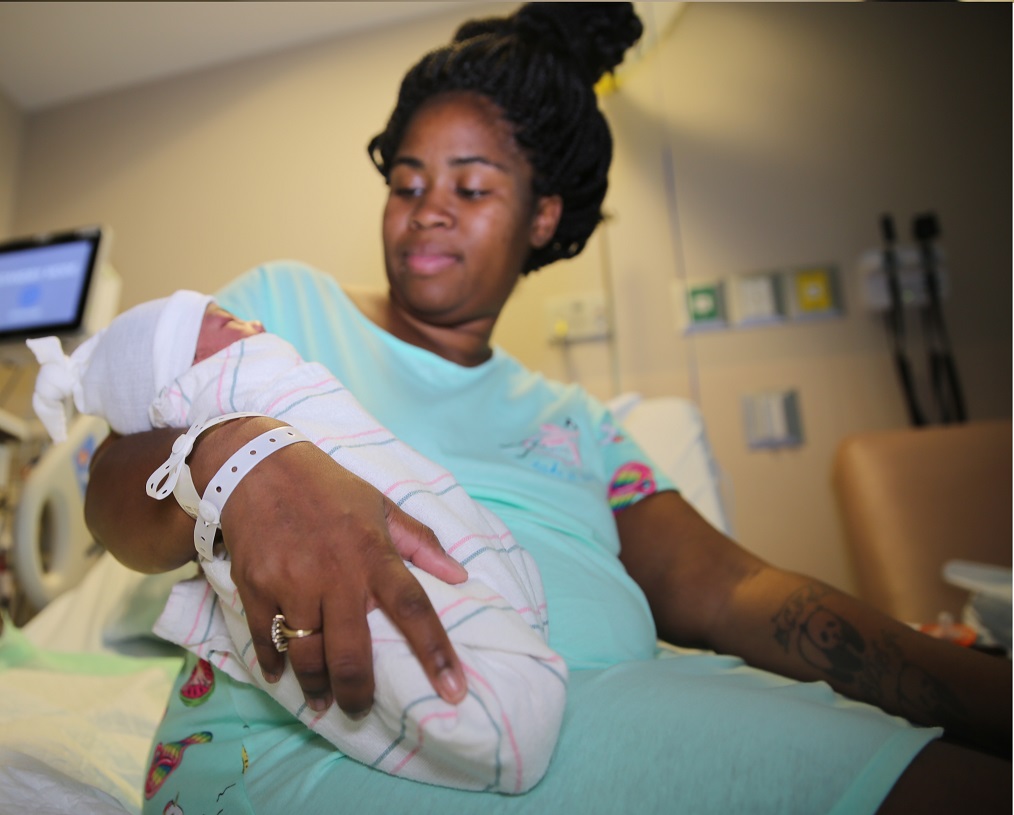 Woman gives birth to baby in car at Bon Secours St. Francis Hospital